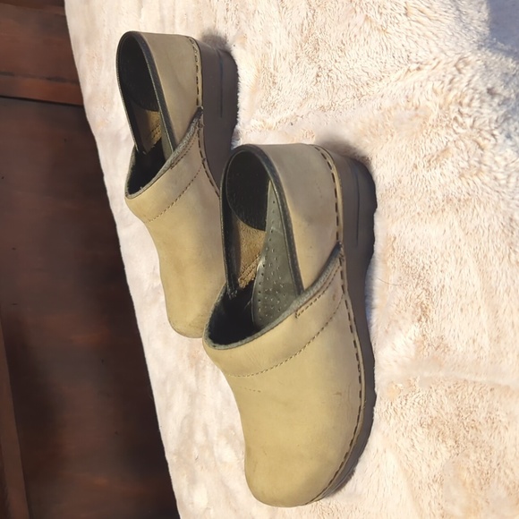 Dansko Comfort style Clogs - Picture 1 of 4